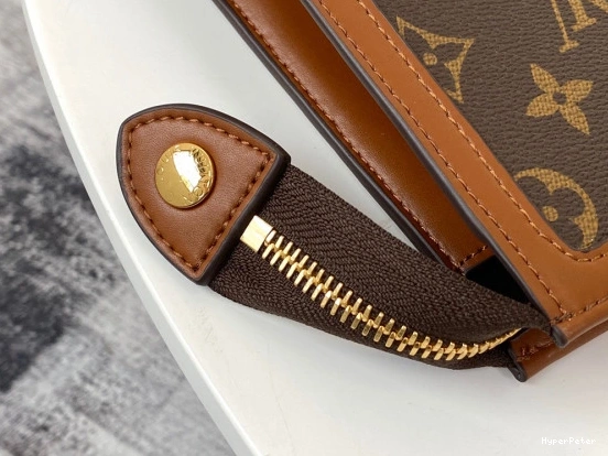 LOUIS CHANELUTCH VUITTON 0824